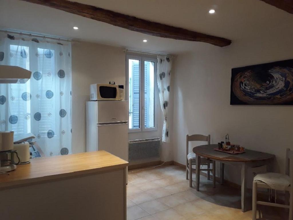 Les Capena 2 Apartman Collobrières Kültér fotó